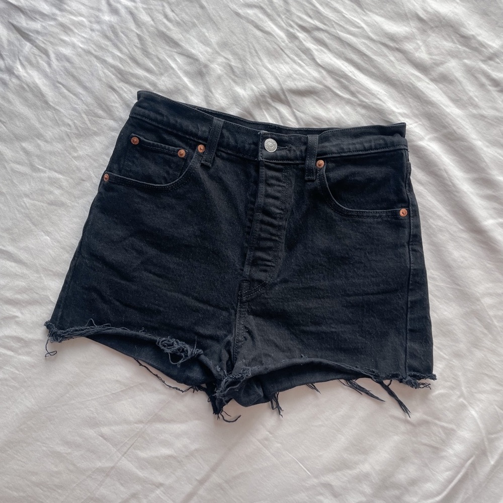 Levi’s | Ribcage Shorts - Picture 2 of 6